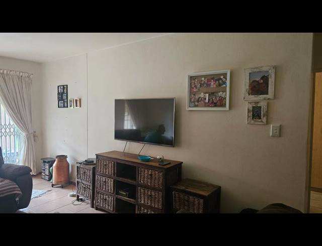 2 BEDROOM TOWNHOUSE FOR SALE IN BRENTWOOD PARK